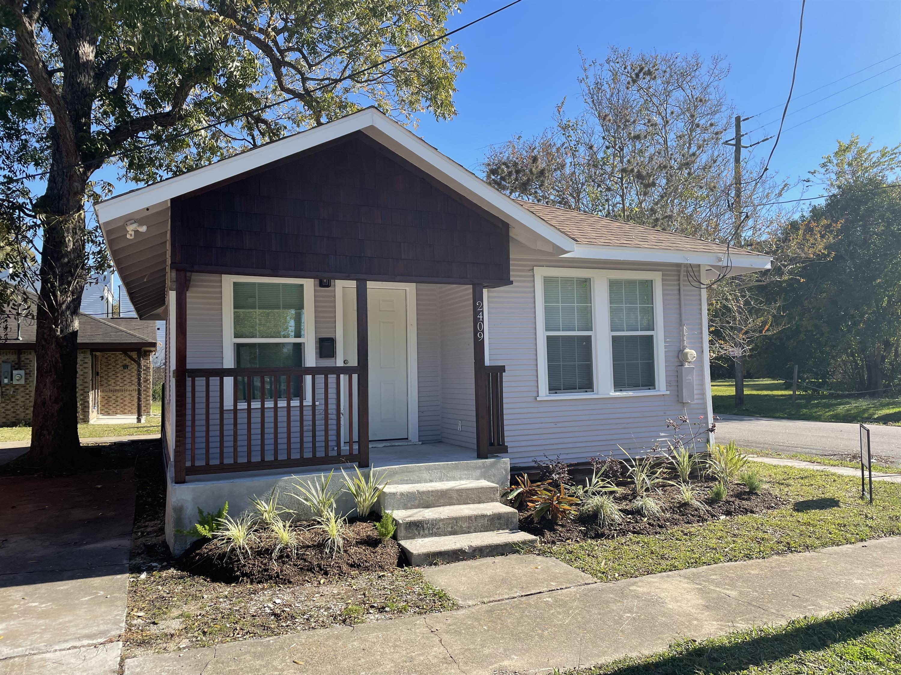 2 Bedroom Multi-Family Home – 2407 Brailsfort, Houston, TX 77004